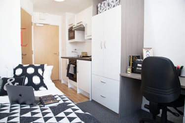 1 bed studio, West Park Place, Haymarket, Edinburgh, EH112EE - Image 3